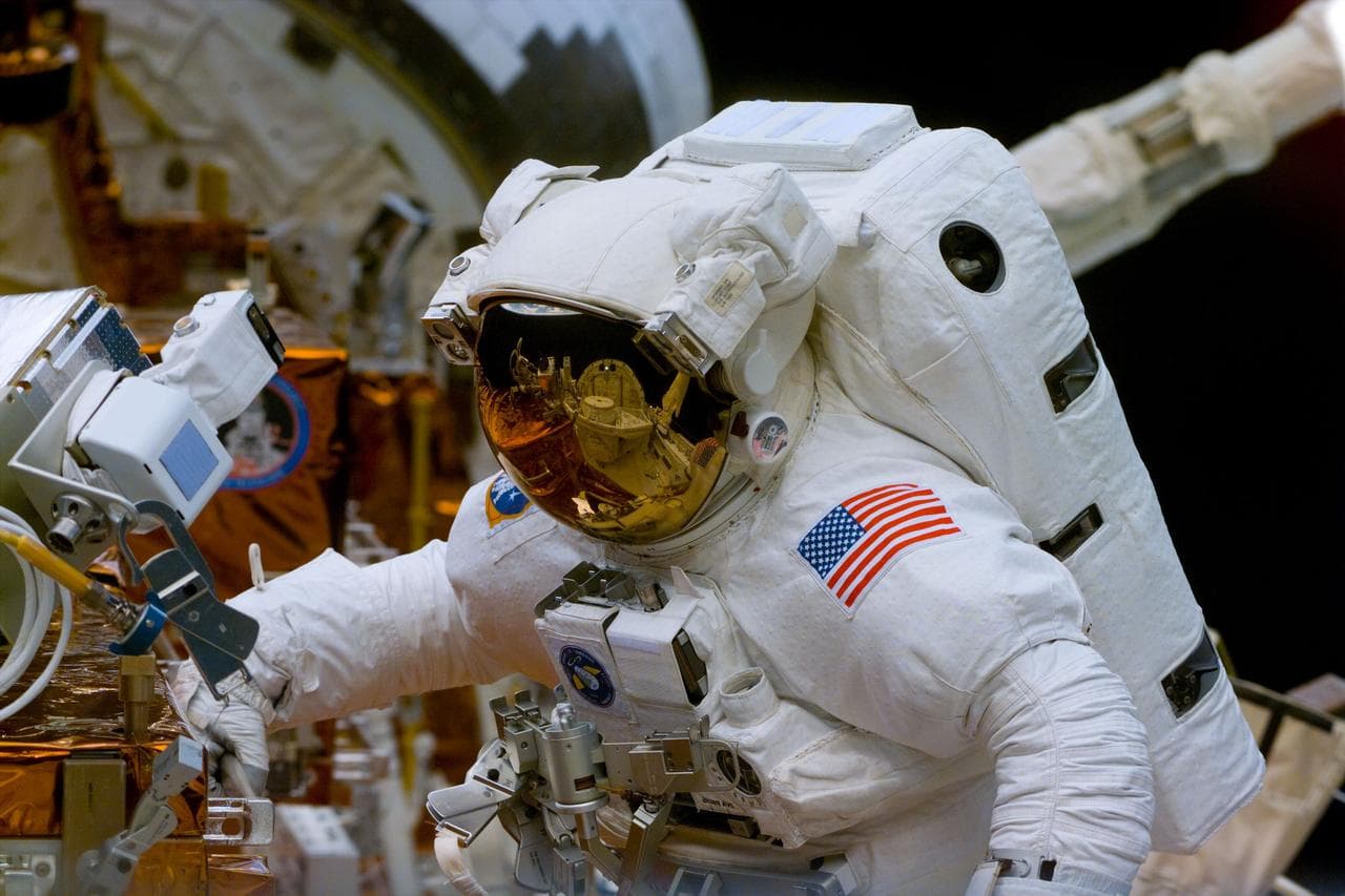 EVA 1 activity on Flight Day 4 to service the Hubble Space Telescope