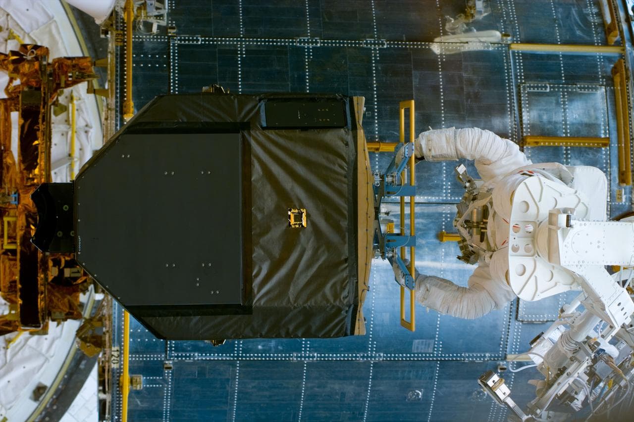 EVA 2 activity on Flight Day 5 to service the Hubble Space Telescope