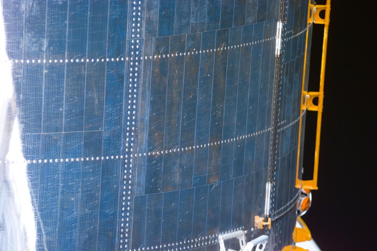 HST,survey views of the Hubble Space Telescope on Flight Day 5