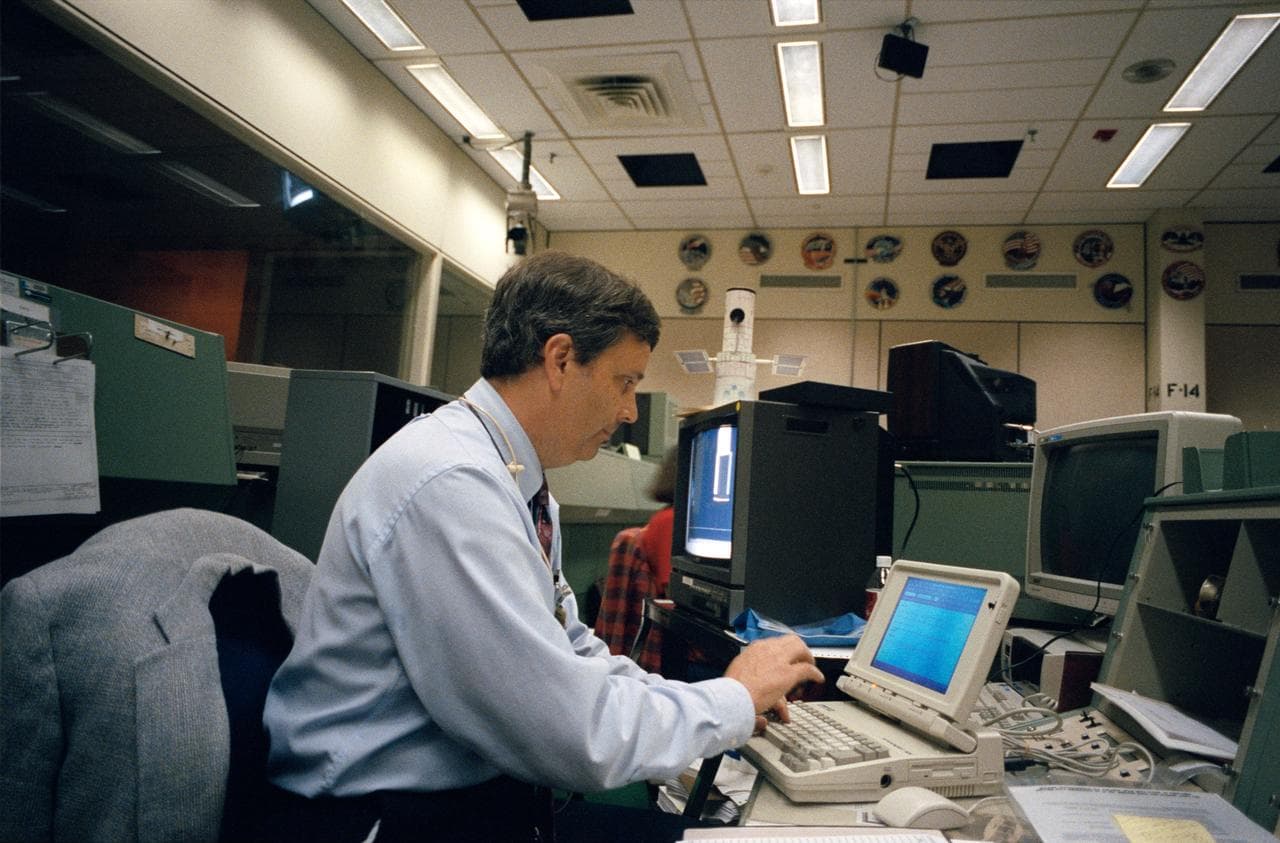 Flight Director works out problem during STS-61 simulations