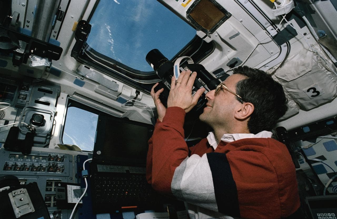Astronaut Jay Apt uses Hasselblad camera to record earth observations