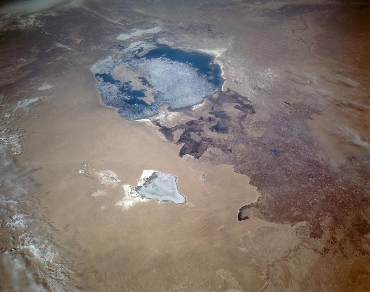 Aral Sea in Uzbekastan seen from STS-59