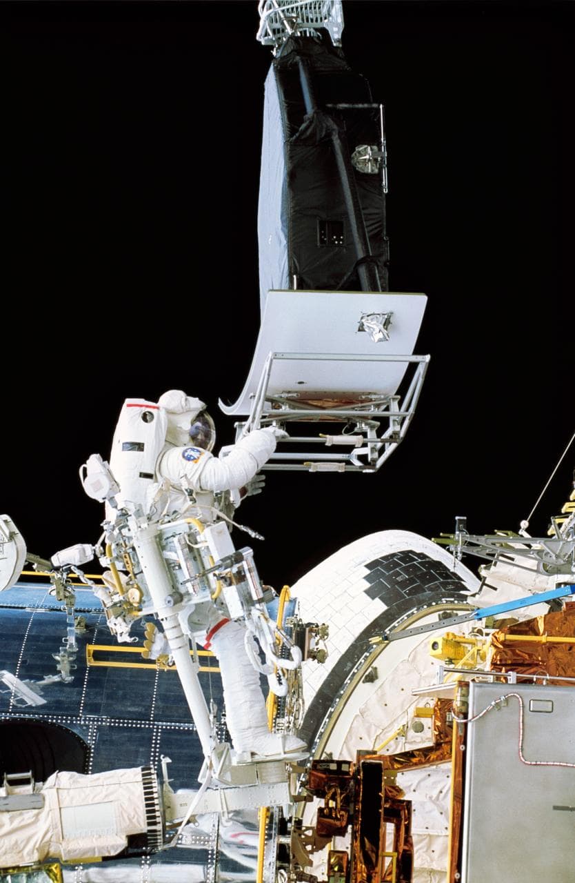 Astronaut Jeffrey Hoffman with Wide Field/Planetary Camera during EVA