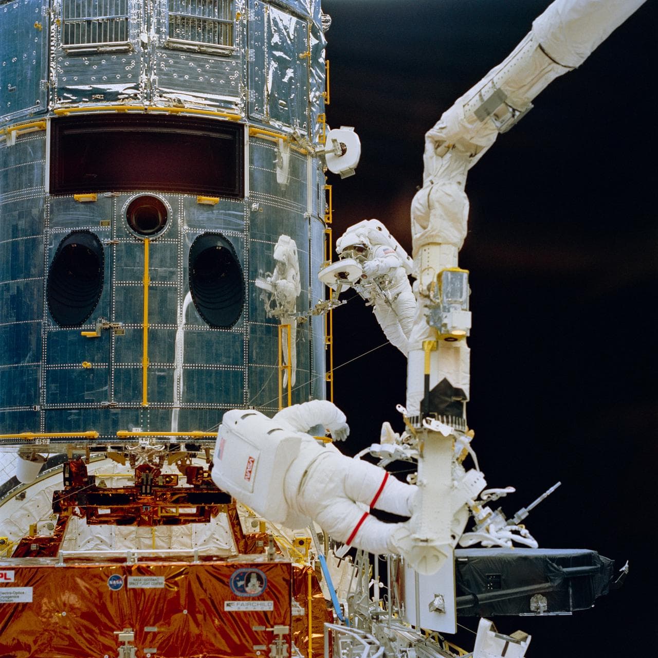 Astronauts Hoffman and Musgrave during EVA to repair Hubble Space Telescope