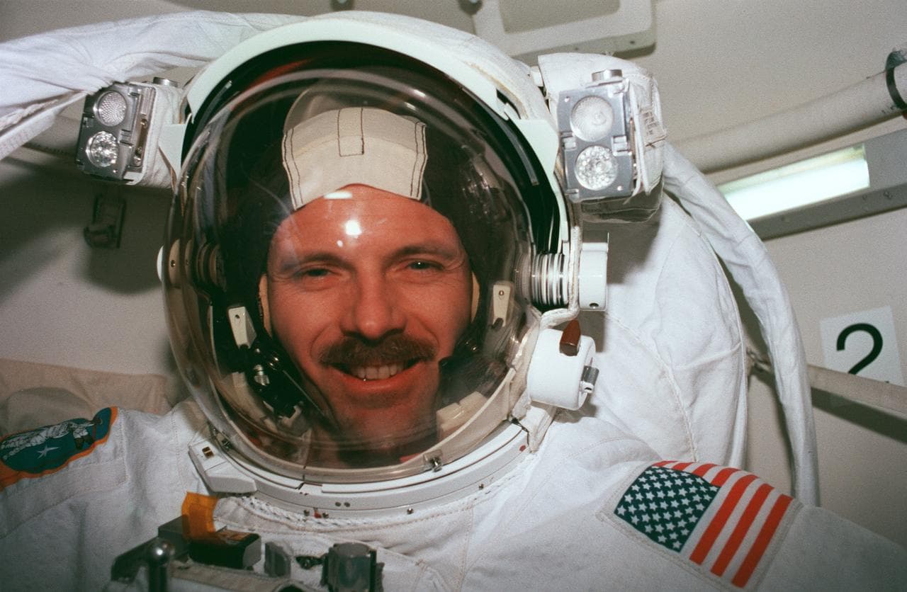 Middeck activity during EVA preparations and flight deck activity