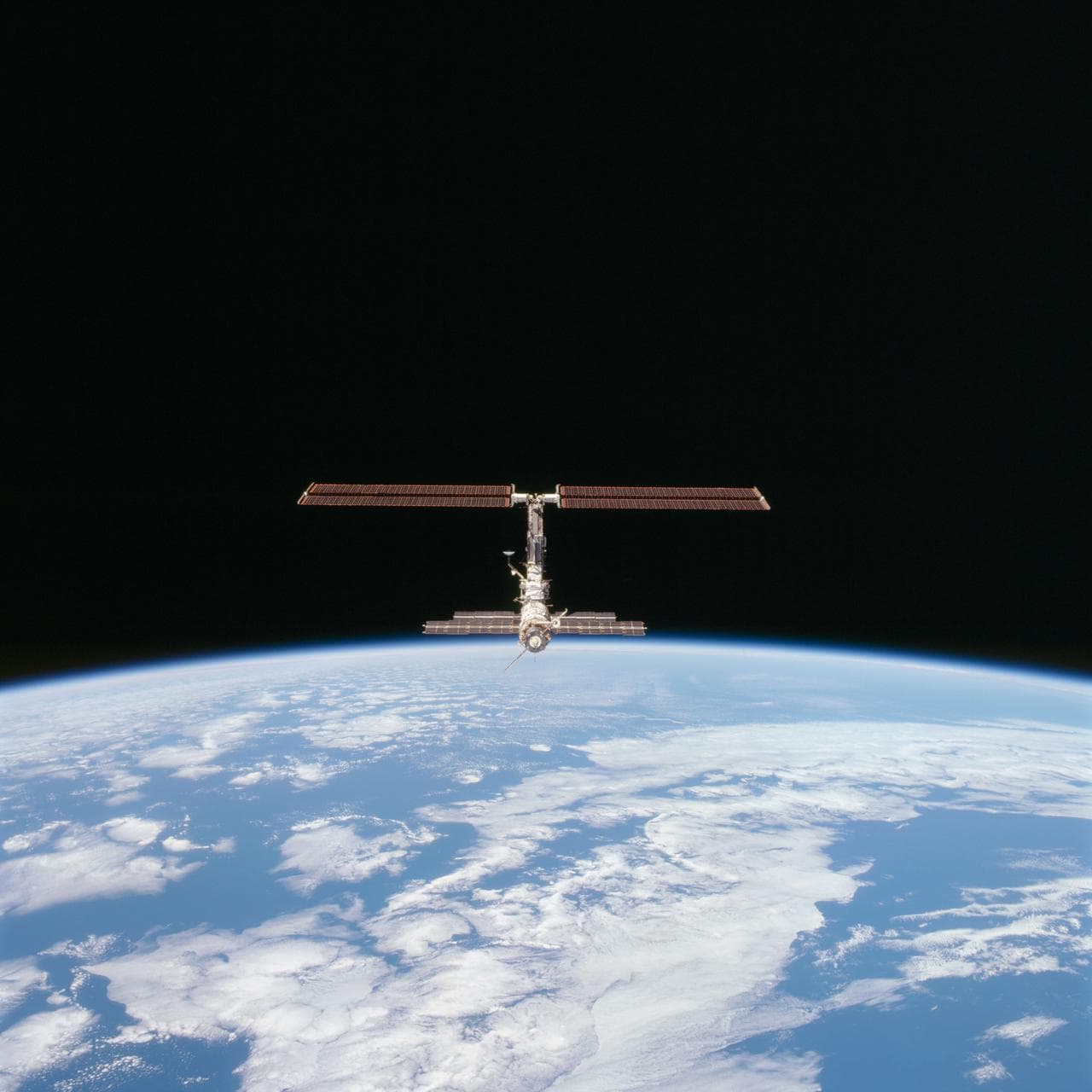 Views of the ISS during Endeavour's final flyaround for STS-97